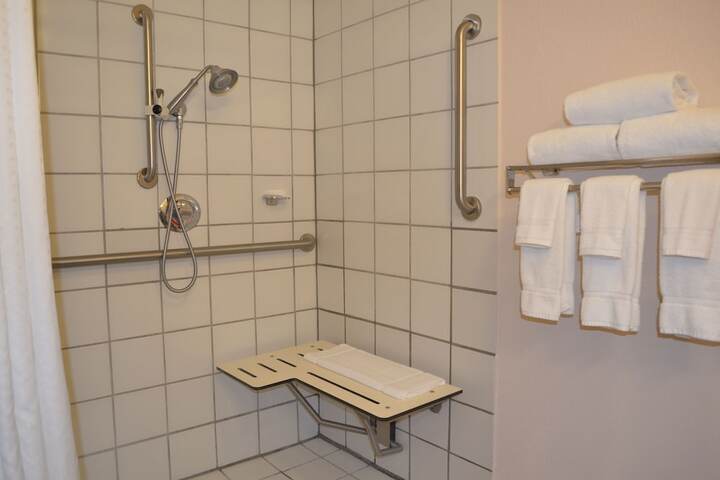 Room 32 of 39