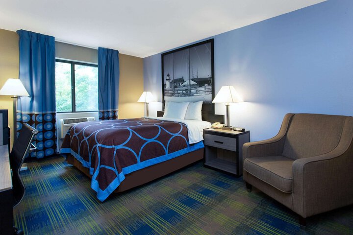 Super 8 by Wyndham Cromwell / Middletown