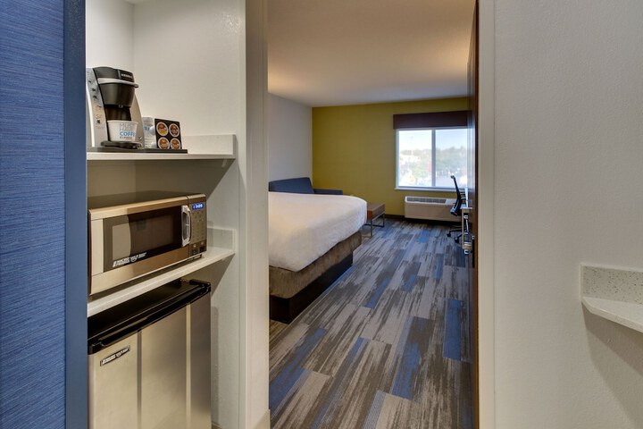 Room 34 of 77