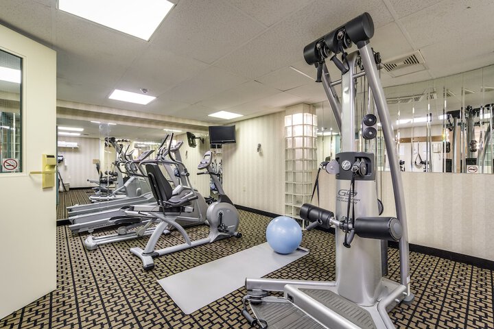 Monte Carlo Inn Oakville Suites