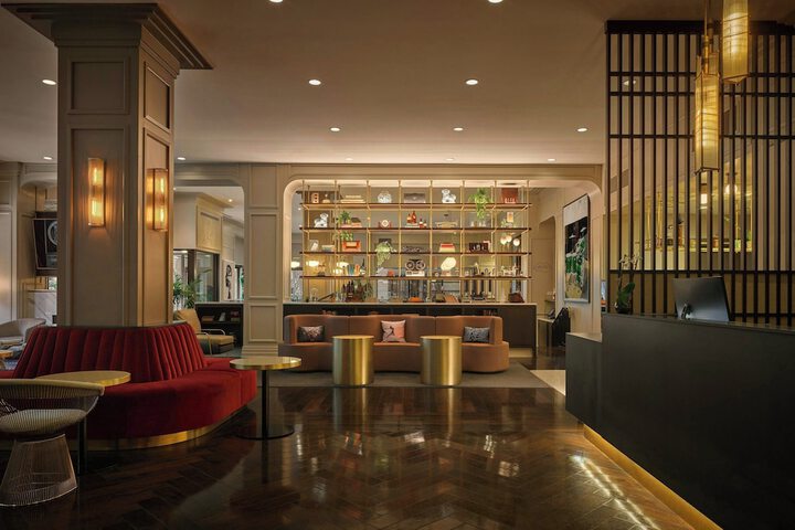 Lounge 65 of 69