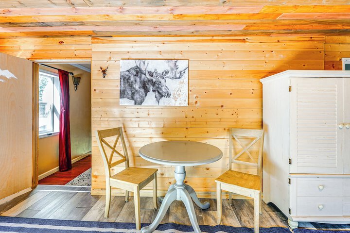 Delta Junction Retreat w / Northern Lights Cabin!