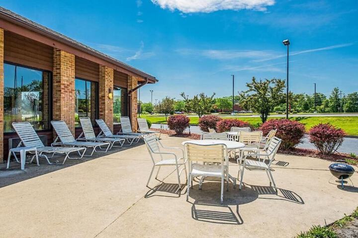Royal Inn Suites