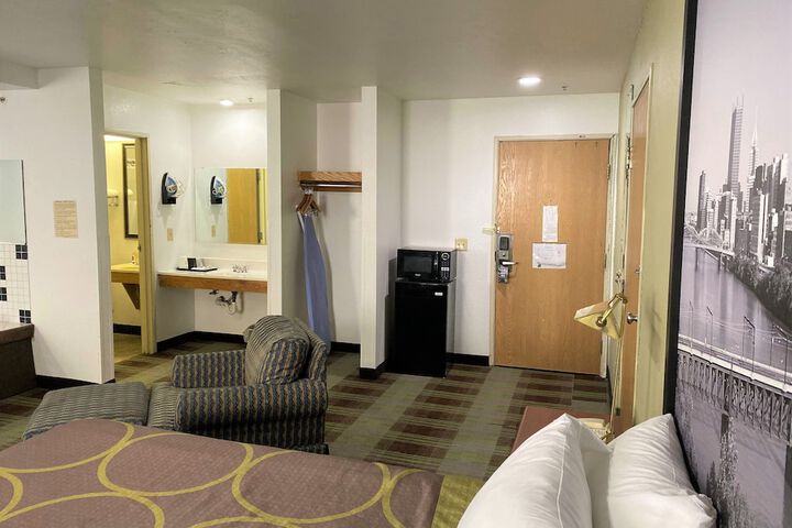 Room 25 of 35