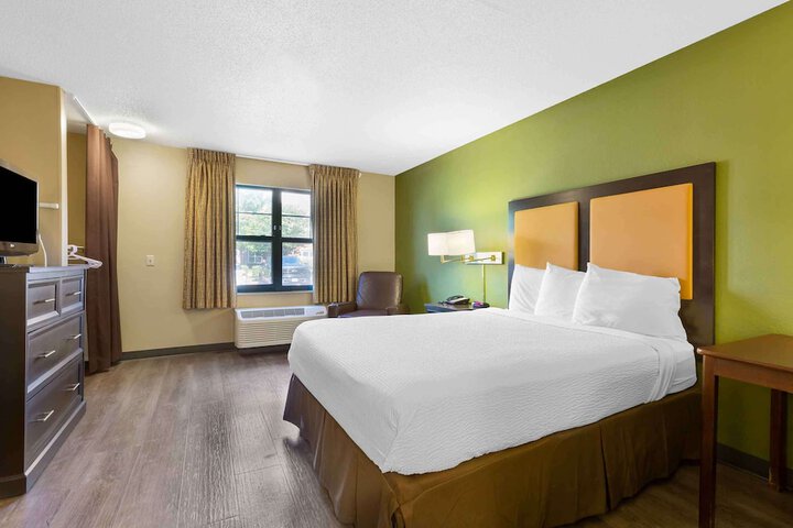 Room 11 of 25