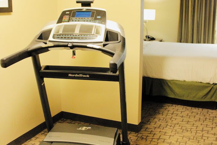 Cobblestone Hotel & Suites – Devils Lake