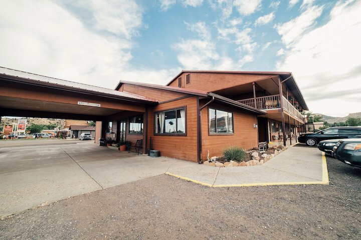 Hotel 4 of 66