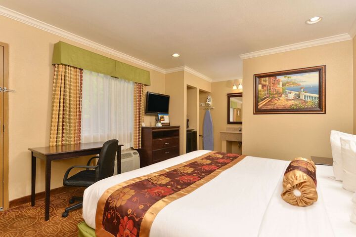 Room 17 of 40