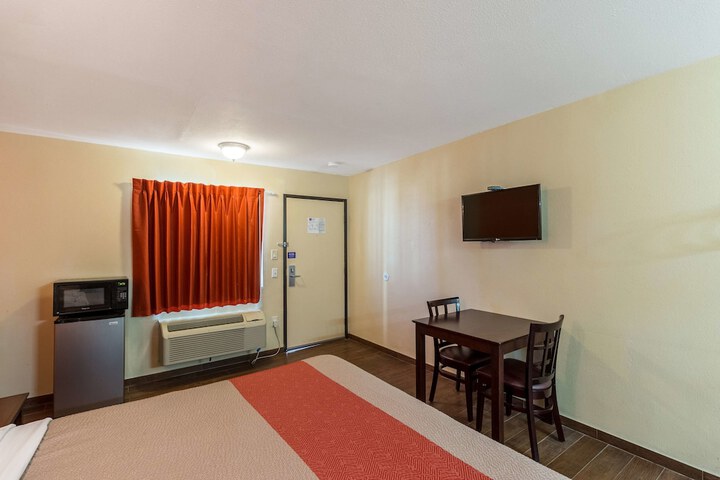 Room 64 of 68