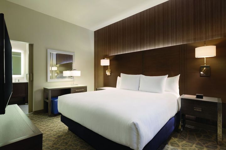 Embassy Suites by Hilton The Woodlands at Hughes Landing