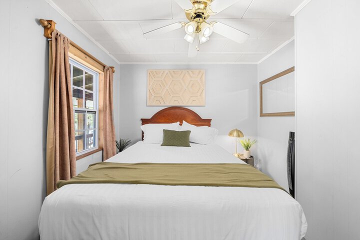CedarWood Inn
