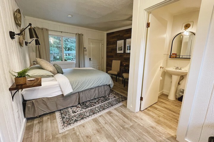 Emerald Valley Inn