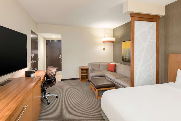 Room 35 of 82