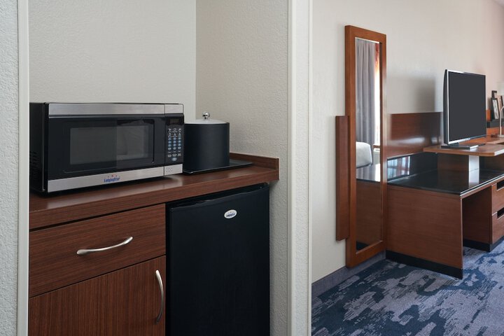 Room 17 of 38