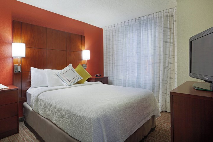 Room 13 of 22