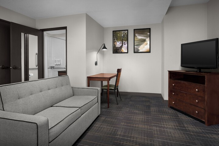 The Suites Hotel at Waterfront Plaza