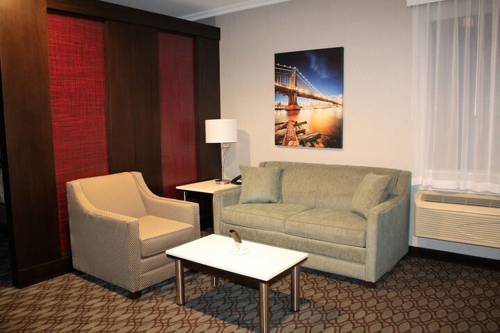 Room 10 of 37