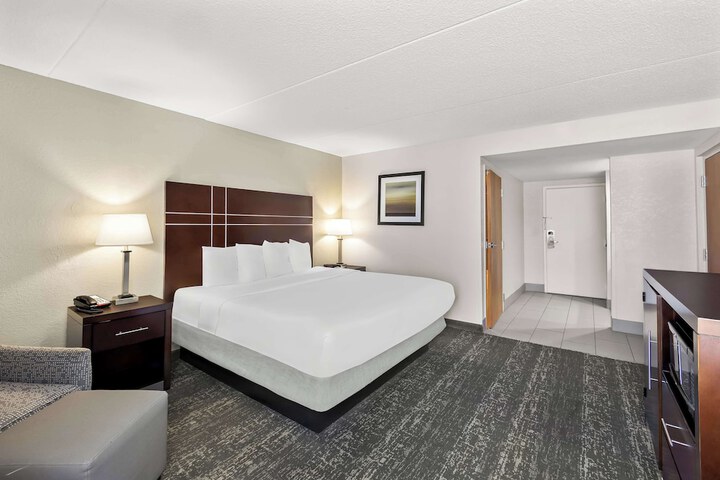 Best Western Luxbury Inn Fort Wayne