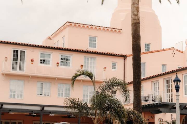 La Valencia Hotel