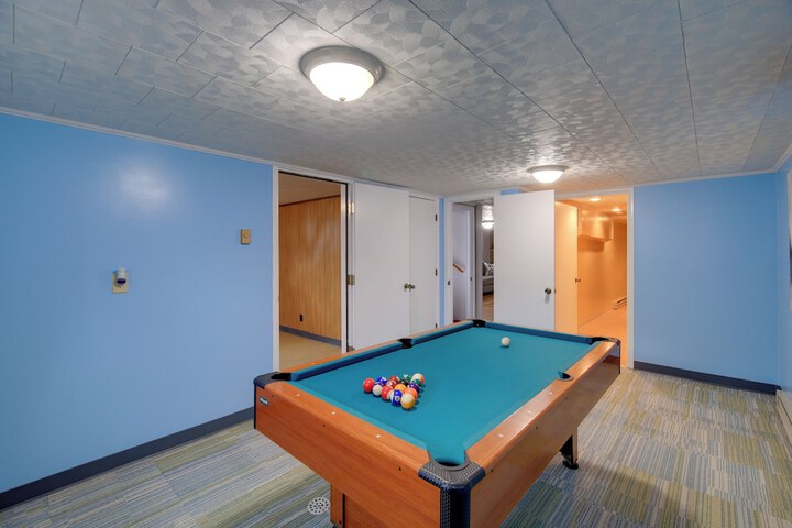 Bluefield Home w / Covered Deck - Near Parks!