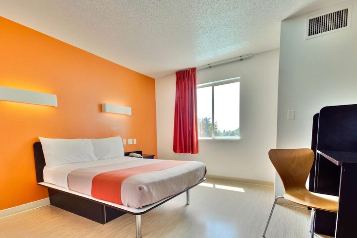 Room 28 of 38