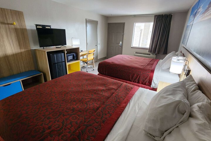 Room 7 of 12