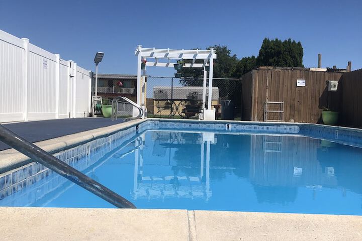 Pool 8 of 25