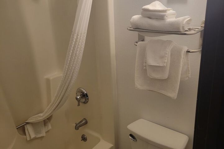 Room 13 of 33