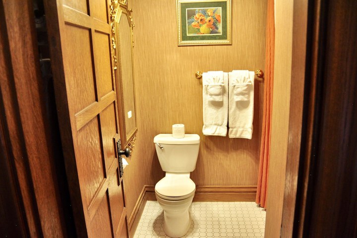 Room 42 of 87