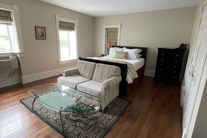 Room 6 of 44