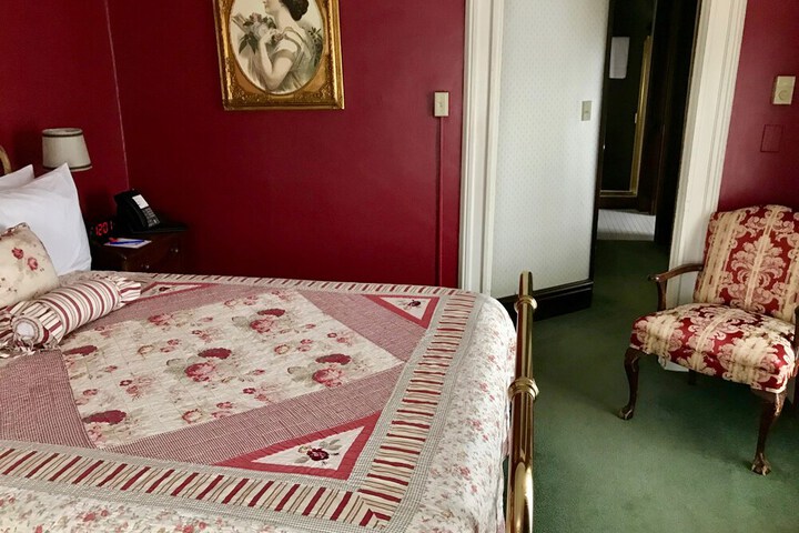 Room 52 of 94