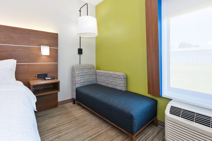 Room 19 of 39