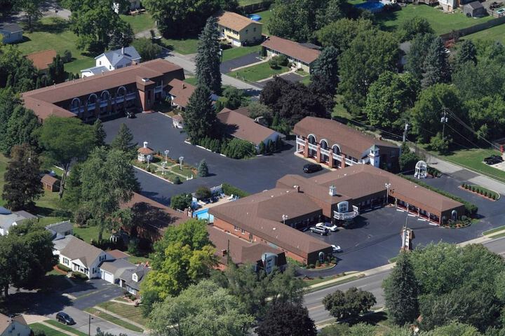 Lockport Inn & Suites