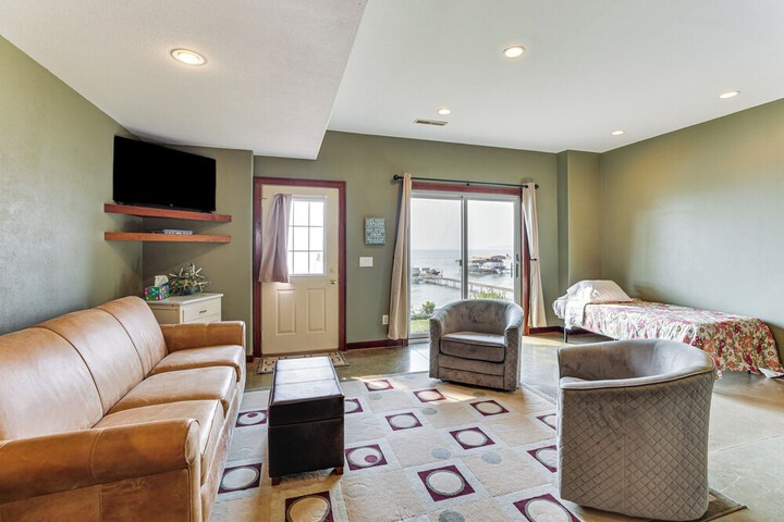 Spacious Edgerton Home w / Private Beach & Views!