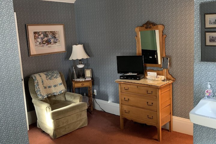 Room 7 of 28