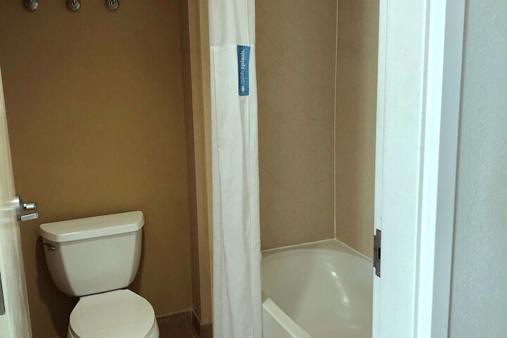 Hampton Inn & Suites Norfolk-Airport