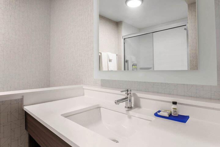Room 18 of 48