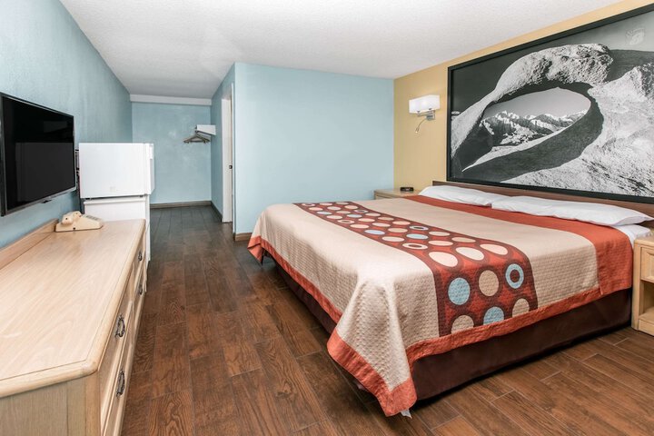 Room 13 of 30