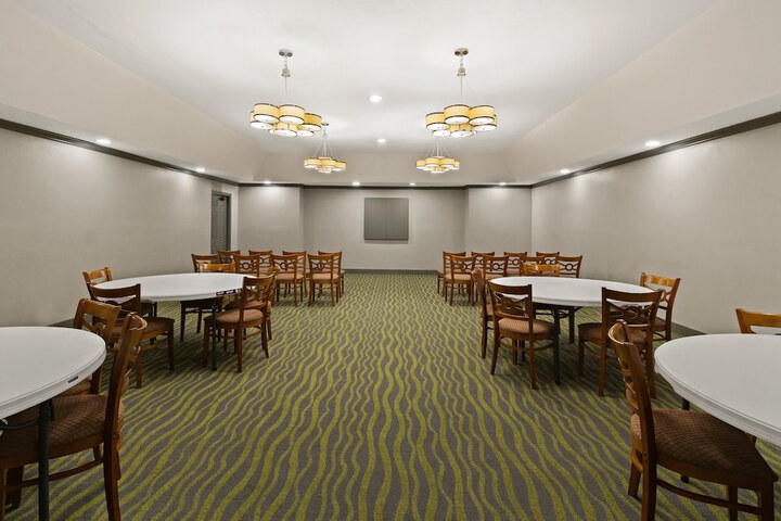 Ballroom/Hall 41 of 48