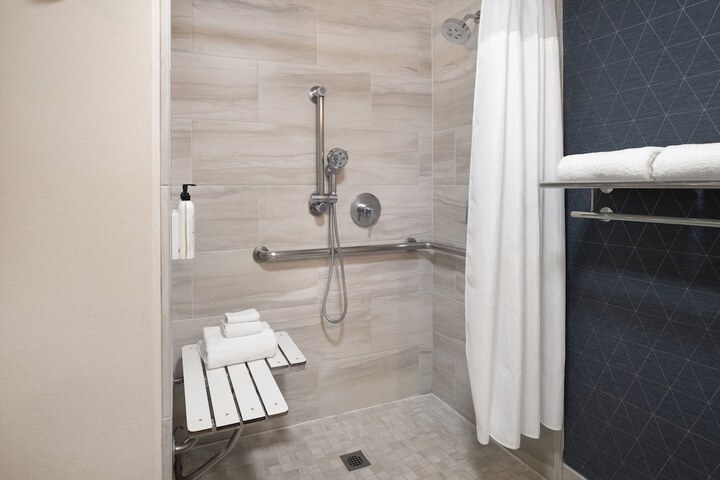 Fairfield by Marriott Inn & Suites Fresno River Park