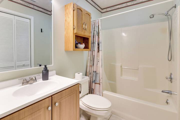 5 Mi to Cherry Grove Beach: Dog-friendly Condo!
