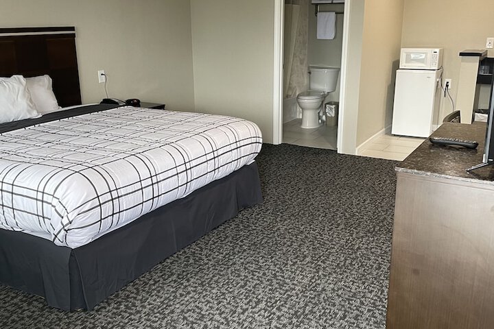 Room 10 of 12