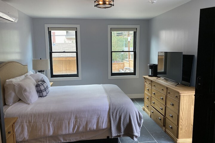 Room 6 of 12