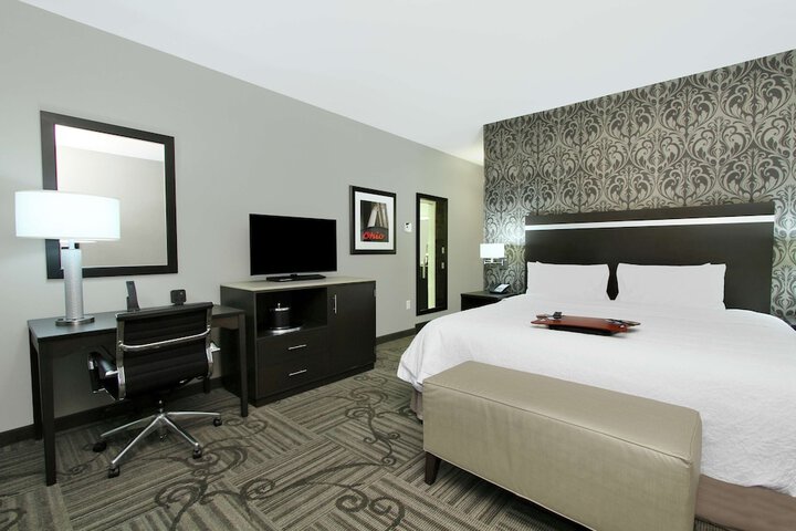 Room 32 of 69
