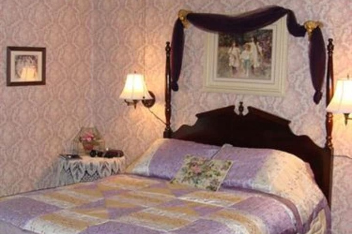 Room 10 of 16
