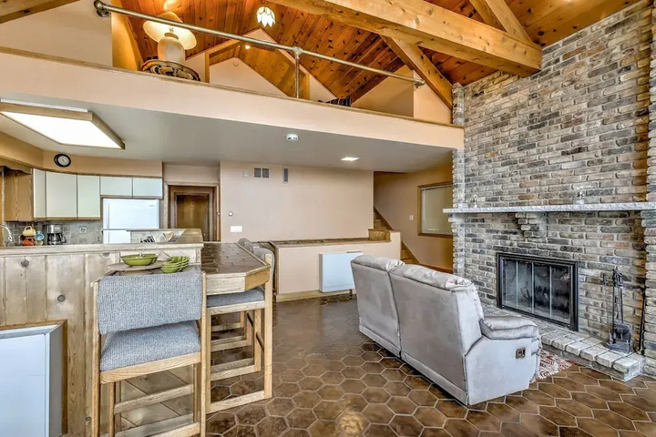 438midsu 4 Bedroom Home