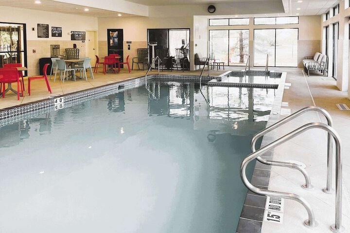 Comfort Inn & Suites NW Milwaukee