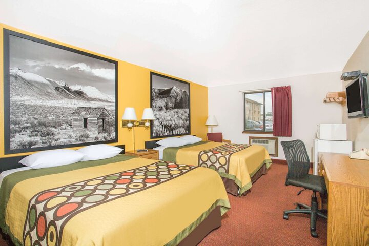 Room 13 of 16