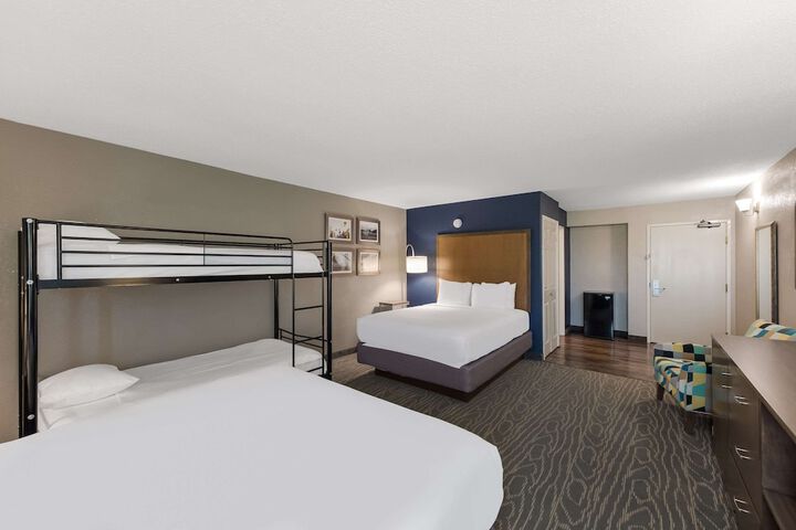 Room 25 of 41