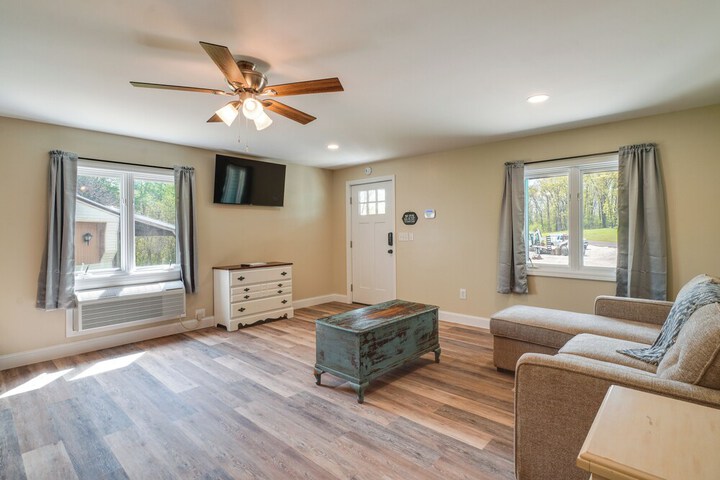 Studio Stay w / Deck in Missouri Wine Country